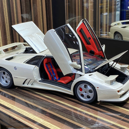 AutoArt Lamborghini Diablo SE30 JOTA White 1:18 Diecast Model Car - scale model for display