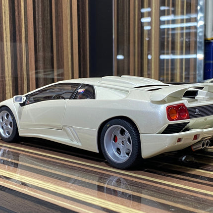 AutoArt Lamborghini Diablo SE30 JOTA White 1:18 Diecast Model Car - fine detailed model replica