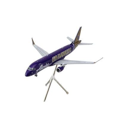https://cdn.shopify.com/s/files/1/0504/9925/6496/files/embraer-erj-175-commercial-aircraft-alaska-airlineshorizon-university-of-washington-huskies-n662qx-purple-with-gold-tail-gemini-200-series-1200-diecast-model-ai-295973.jpg?v=1748405279