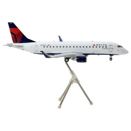 https://cdn.shopify.com/s/files/1/0504/9925/6496/products/embraer-erj-175-commercial-aircraft-delta-connection-white-with-blue-and-red-tail-gemini-200-series-1200-diecast-model-airplane-by-geminijets-183565.jpg?v=1748420539