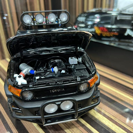 AutoArt Toyota FJ Cruiser Black 1:18 Diecast Model Car - scale model for display