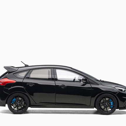 https://www.mydiecastcars.com/wp-content/uploads/2023/01/ford-focus-black-autoart-3.jpg