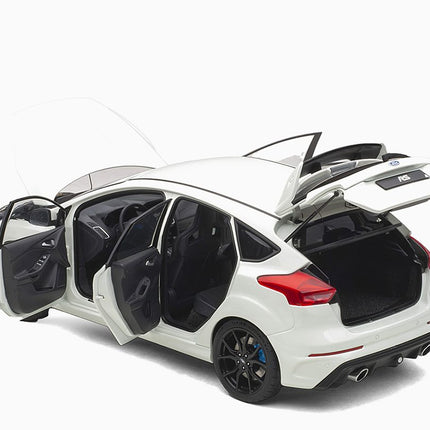 https://www.mydiecastcars.com/wp-content/uploads/2023/01/ford-focus-white-autoart-2.jpg