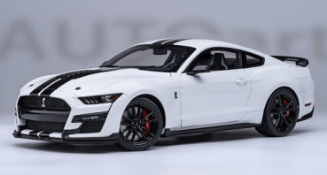 1:18 scale white Ford Mustang Shelby GT500 diecast model car with black racing stripes