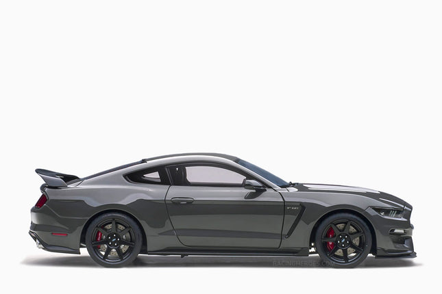 https://www.mydiecastcars.com/wp-content/uploads/2022/06/ford-shelby-gt-350r-gray-autoart-3.jpg