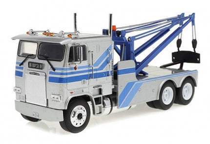 1:43 scale silver and blue Freightliner FLA 9664 tow truck diecast model front view