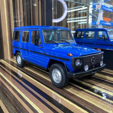 Minichamps 1:18 Mercedes-Benz G-Model LWB Blue Diecast Model Car - detailed collector display model