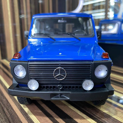 Minichamps 1:18 Mercedes-Benz G-Model LWB Blue Diecast Model Car - studio product photo of the scale model