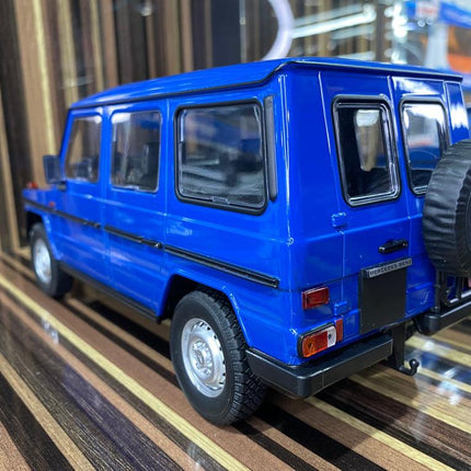 Minichamps 1:18 Mercedes-Benz G-Model LWB Blue Diecast Model Car - fine detailed model replica