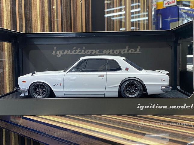Ignition Model 1/18 Nissan Skyline 2000 GT-R Resin White Model Car - detailed collector display model