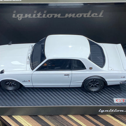 Ignition Model 1/18 Nissan Skyline 2000 GT-R Resin White Model Car - studio product photo of the scale model