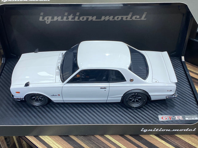 Ignition Model 1/18 Nissan Skyline 2000 GT-R Resin White Model Car - studio product photo of the scale model