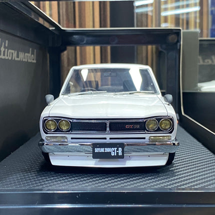Ignition Model 1/18 Nissan Skyline 2000 GT-R Resin White Model Car - collectible scale model car