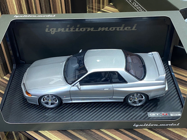 Ignition Model 1:18 Nissan Skyline GT-R R32 Diecast Model Car Silver - studio product photo of the scale model