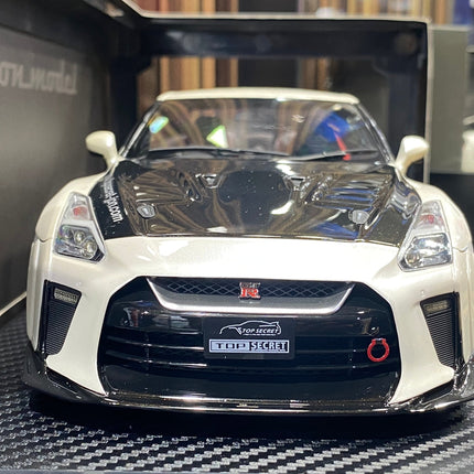 Ignition Model Nissan GT-R R35 2017 1:18 White Resin Model Car - studio product photo of the scale model