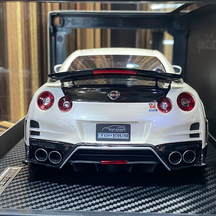 Ignition Model Nissan GT-R R35 2017 1:18 White Resin Model Car - fine detailed model replica