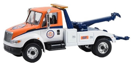 1:64 scale diecast International Durastar 4400 Gulf Oil tow truck model, side view