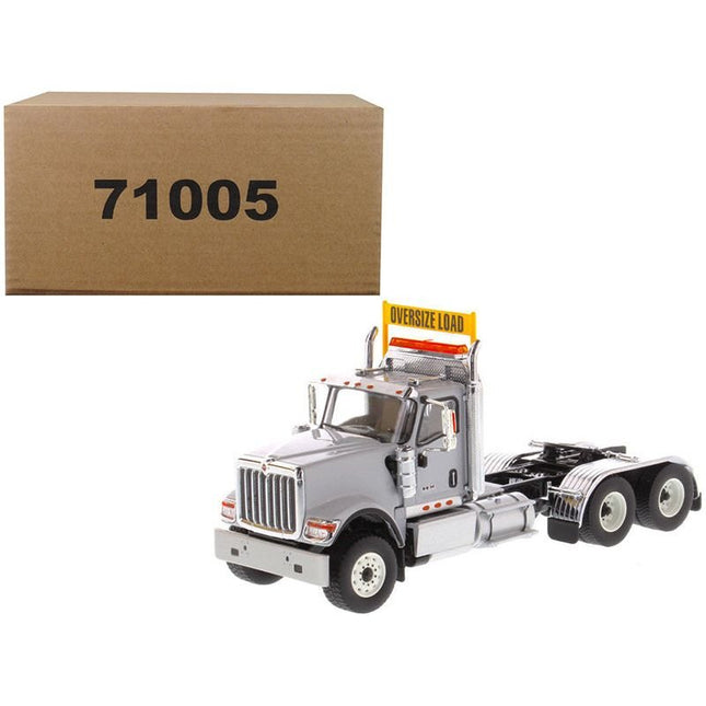 https://cdn.shopify.com/s/files/1/0504/9925/6496/products/international-hx520-day-cab-tandem-tractor-light-grey-150-diecast-model-by-diecast-masters-366342.jpg?v=1748421195
