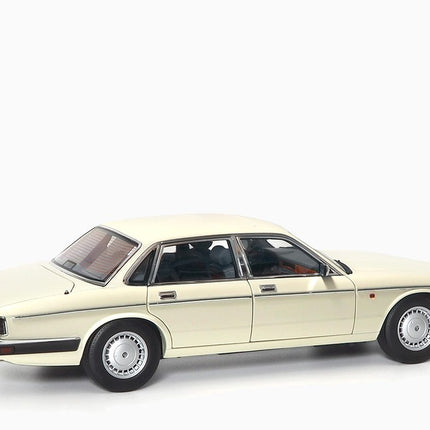 https://www.mydiecastcars.com/wp-content/uploads/2023/10/jaguar-xj6-white-almost-real-2.jpg