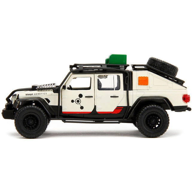 https://cdn.shopify.com/s/files/1/0504/9925/6496/files/jeep-gladiator-pickup-truck-with-equipment-shell-beige-with-graphics-biosyn-genetics-jurassic-world-dominion-2022-movie-hollywood-rides-series-132-diecast-model-624673.jpg?v=1748419123