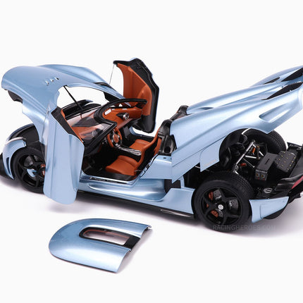 https://www.mydiecastcars.com/wp-content/uploads/2021/05/koenigsegg-agera-autoart-4w.jpg