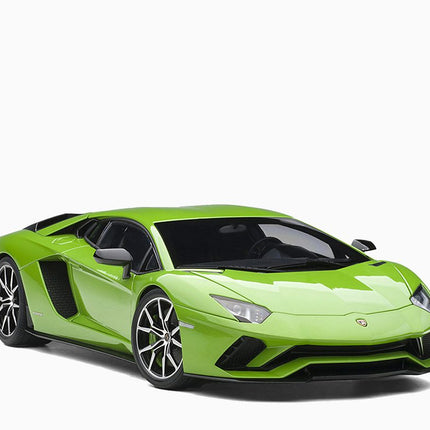 https://www.mydiecastcars.com/wp-content/uploads/2023/01/lamborghini-aventador-green-autoart-1.jpg