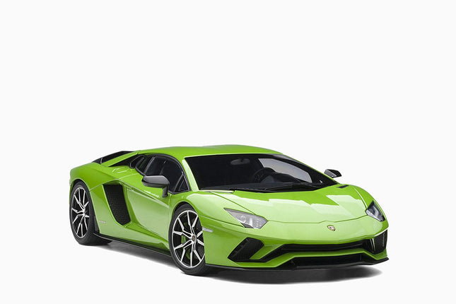 https://www.mydiecastcars.com/wp-content/uploads/2023/01/lamborghini-aventador-green-autoart-1.jpg