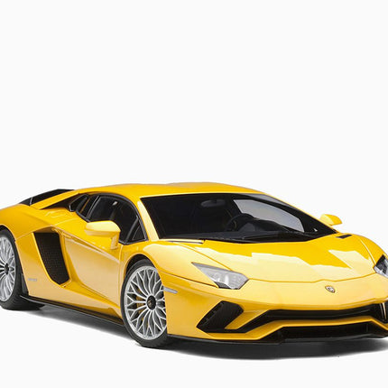 https://www.mydiecastcars.com/wp-content/uploads/2023/01/lamborghini-aventador-yellow-autoart-1.jpg