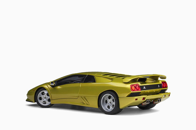 https://www.mydiecastcars.com/wp-content/uploads/2023/01/lamborghini-diablo-se30-yellow-autoart-4.jpg