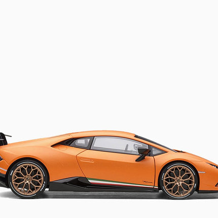 https://www.mydiecastcars.com/wp-content/uploads/2023/01/lamborghini-huracan-orange-autoart-3.jpg