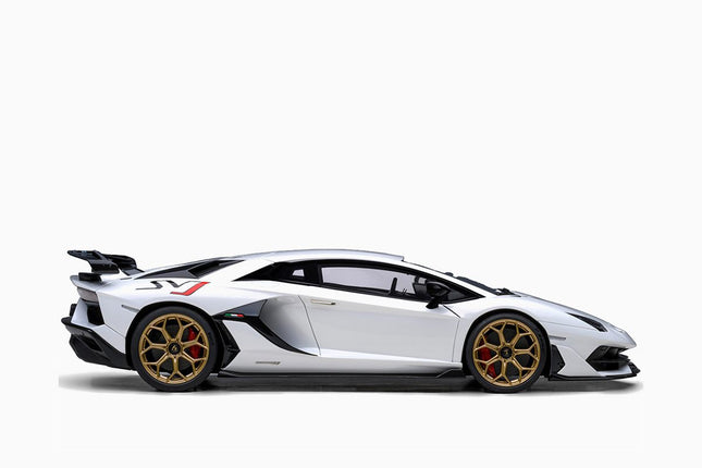 https://www.mydiecastcars.com/wp-content/uploads/2023/09/lamborghini-svj-white-autoart-1.jpg