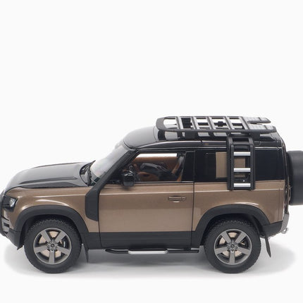https://www.mydiecastcars.com/wp-content/uploads/2021/09/land-rover-defender-90-2.jpg