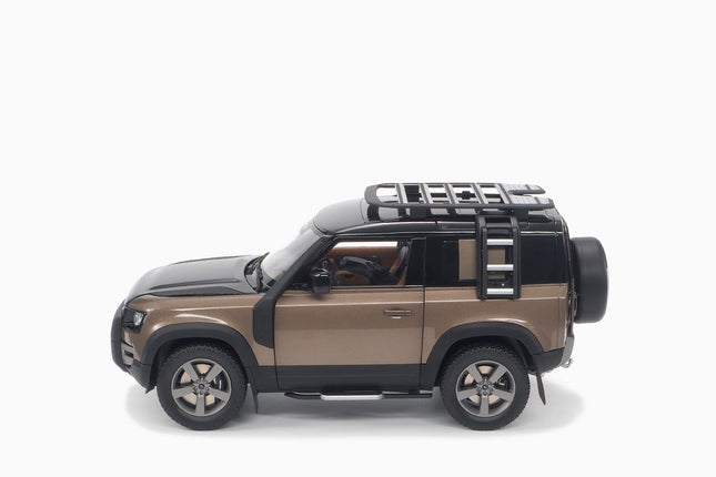 https://www.mydiecastcars.com/wp-content/uploads/2021/09/land-rover-defender-90-2.jpg