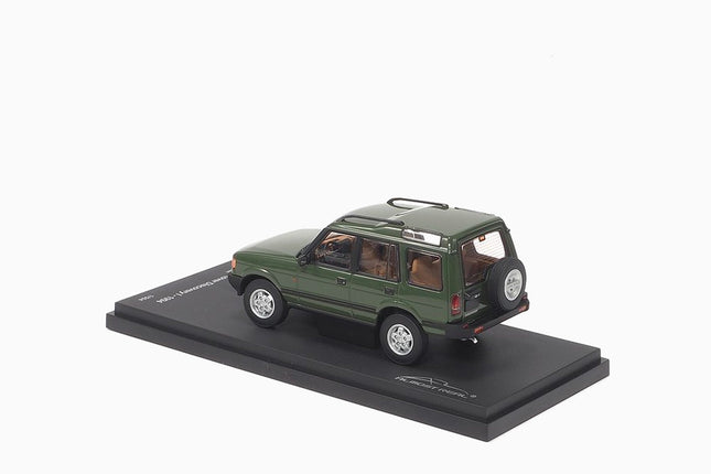 https://www.mydiecastcars.com/wp-content/uploads/2020/10/land-rover-discovery-green-43-3.jpg