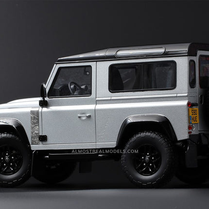 https://www.mydiecastcars.com/wp-content/uploads/2018/01/landrover-defender-90-silver-5.jpg