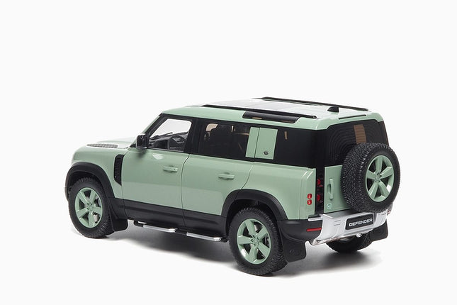 https://www.mydiecastcars.com/wp-content/uploads/2024/01/landrover-defender-green-75-110-3.jpg