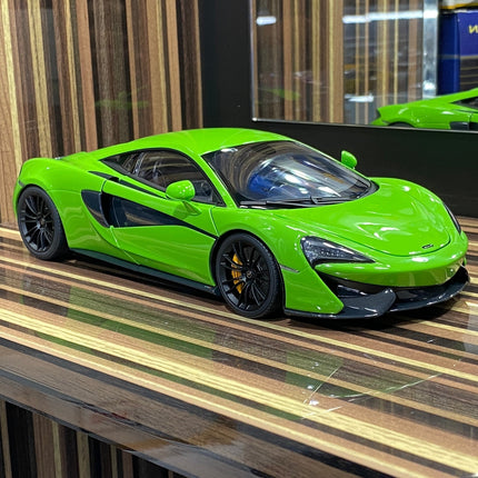 AutoArt McLaren 570S Green 1:18 Diecast Model Car - detailed collector display model