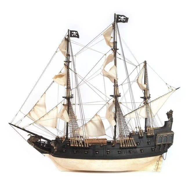 https://cdn.shopify.com/s/files/1/0622/6942/3871/files/maqueta-barco-pirata-cisne-negro-vista-lateral_4afcaad3-928d-4f88-b08b-1b86cfe7118d.webp?v=1761585644