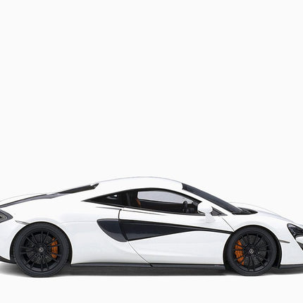 https://www.mydiecastcars.com/wp-content/uploads/2023/01/mclaren-570-white-autoart-3.jpg