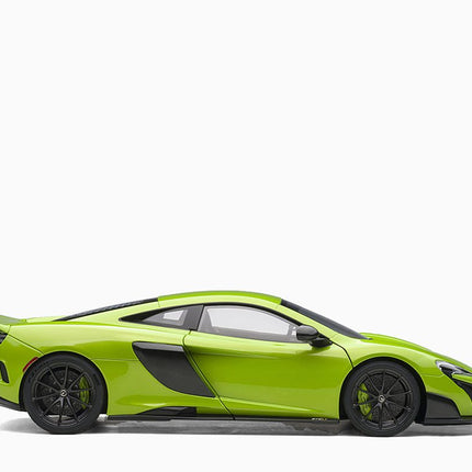 https://www.mydiecastcars.com/wp-content/uploads/2023/01/mclaren-675lt-green-autoart-2.jpg