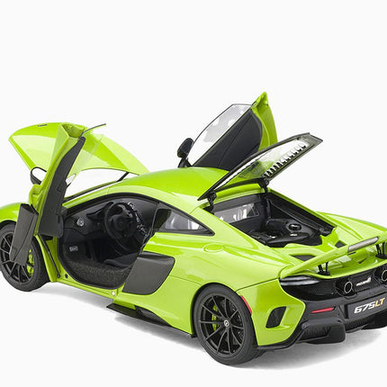 https://www.mydiecastcars.com/wp-content/uploads/2023/01/mclaren-675lt-green-autoart-3.jpg