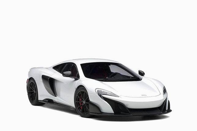 https://www.mydiecastcars.com/wp-content/uploads/2023/01/mclaren-675lt-white-autoart-1.jpg