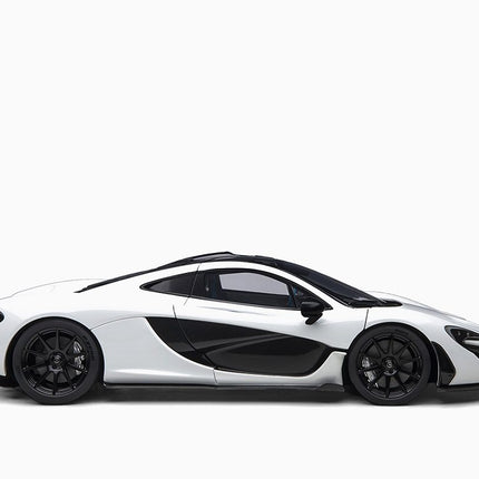 https://www.mydiecastcars.com/wp-content/uploads/2023/01/mclaren-p1-white-autoart-3.jpg