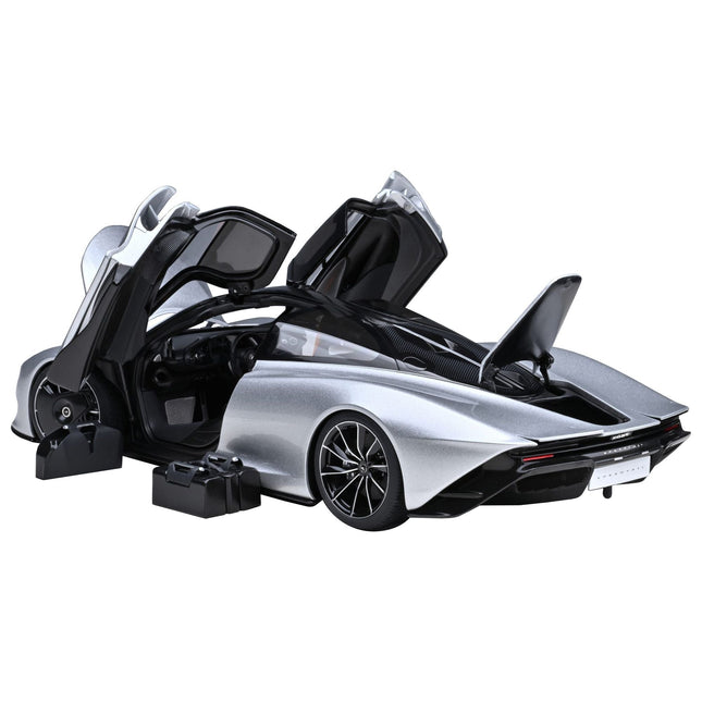 https://cdn.shopify.com/s/files/1/0504/9925/6496/files/mclaren-speedtail-supernova-silver-metallic-with-black-top-and-suitcase-accessories-118-model-car-by-autoart-391444.jpg?v=1748416529