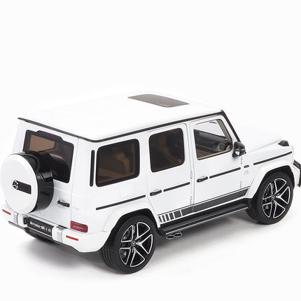 https://www.mydiecastcars.com/wp-content/uploads/2022/09/mercedes-amg-g-63-white-almost-real-2.jpg