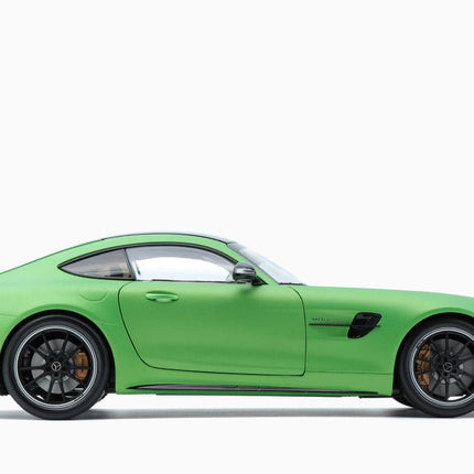 https://www.mydiecastcars.com/wp-content/uploads/2018/12/mercedes-amg-gt-green-1.jpg