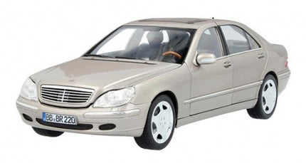 1:18 scale diecast Mercedes-Benz S600 V220 model car in cubanite silver, front view