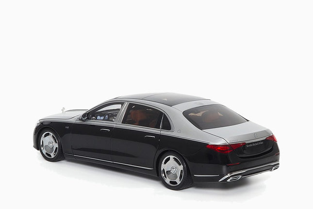 https://www.mydiecastcars.com/wp-content/uploads/2023/10/mercedes-maybach-black-silver-almost-real-2.jpg
