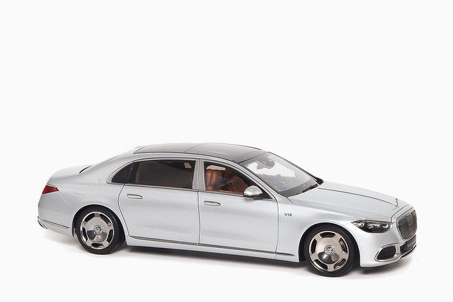https://www.mydiecastcars.com/wp-content/uploads/2023/06/mercedes-maybach-silver-almost-real-1.jpg