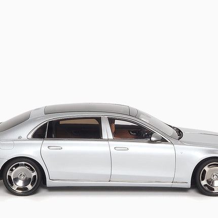 https://www.mydiecastcars.com/wp-content/uploads/2023/06/mercedes-maybach-silver-almost-real-2.jpg